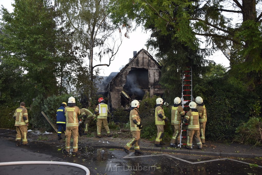 Grossfeuer Einfamilienhaus Siegburg Muehlengrabenstr P0855.JPG - Miklos Laubert